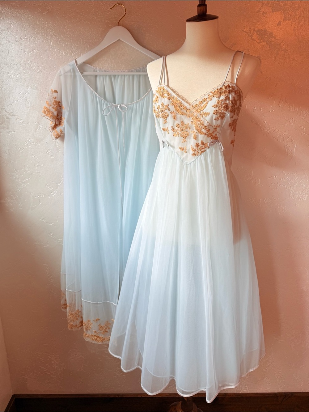 Vintage 1950s Vanity Fair Peignoir Set Pale Blue & Gold Embroidered Small